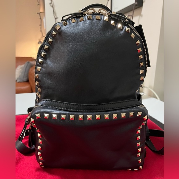 Valentino Rockstud medium leather backpack - Picture 2 of 9